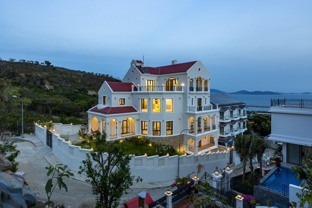Toàn cảnh căn biệt thự hướng biển tại Nha Trang, Khánh Hòa.