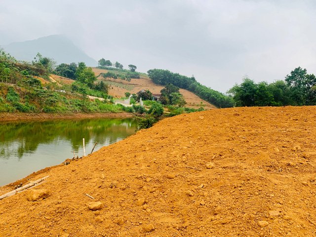 Đất Ba Vì quay cuồng trong cơn sốt, đất đang canh tác cũng được san nền ra bán.