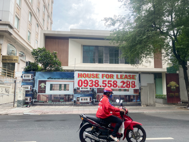 Nhiều mặt bằng lớn "siêu đẹp" tại trung tâm TPHCM cũng chưa tìm được khách thuê (Ảnh: Đại Việt).
