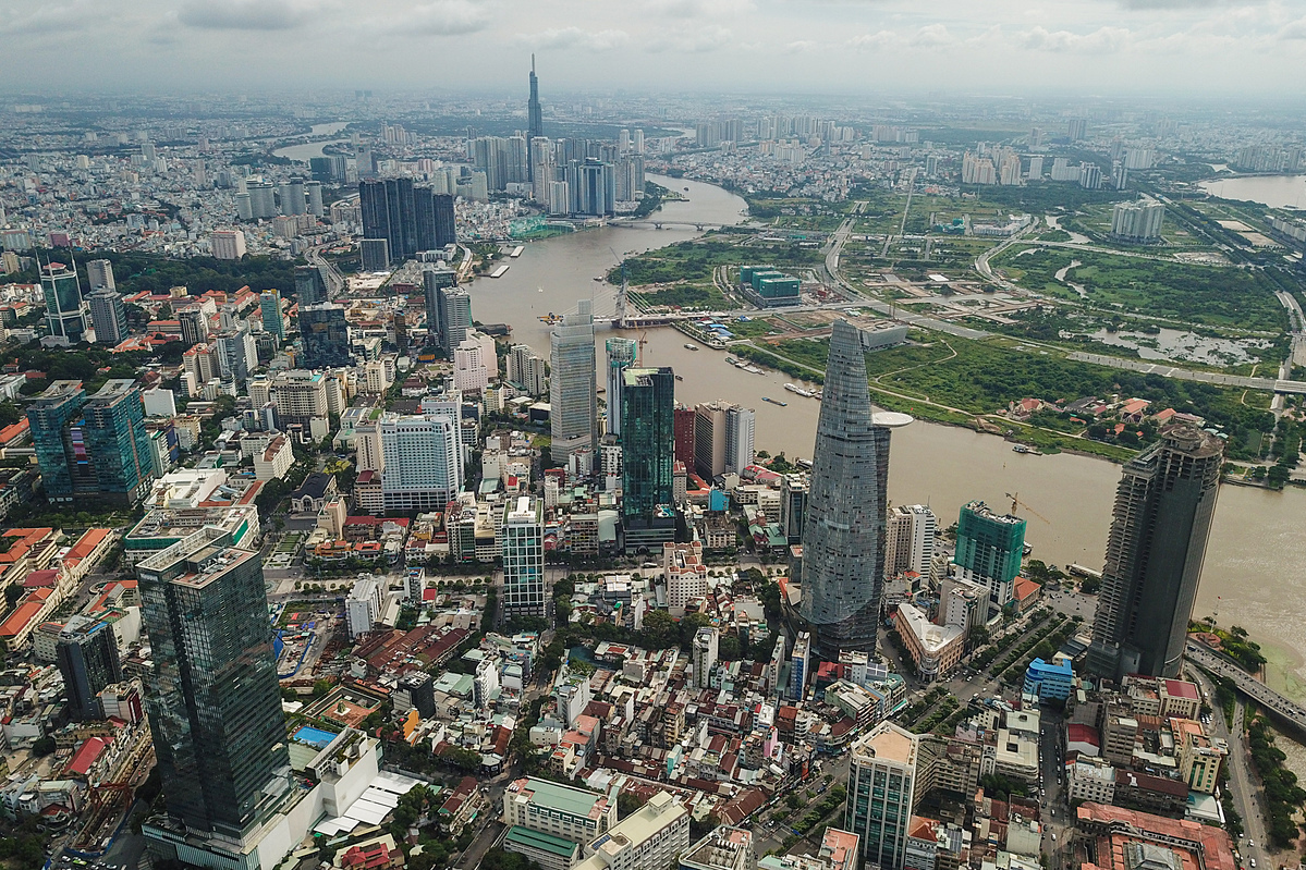 Khu trung tâm TP HCM với một số tòa nhà văn phòng hạng B có trong ảnh như: Saigon Trade Center, Vincom Center, The Landmark Tower ...Ảnh: Quỳnh Trần.
