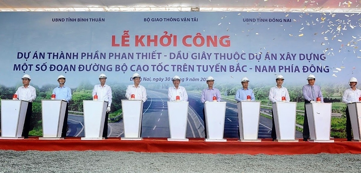 Cao tốc Dầu Giây - Phan Thiết chính thức khởi công sáng ngày 30/9. Ảnh: Thuận Thắng.