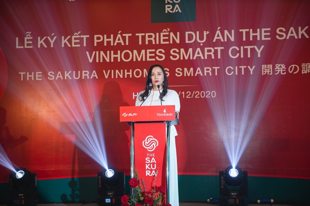 Bà Phạm Thị Lan Phương, Giám đốc dự án Vinhomes Smart City chia sẻ hành trình thắp sáng chân trời phía Tây Thủ đô với Vinhomes Smart City và hứa hẹn những đột phá mới tại The Sakura cùng đối tác Samty