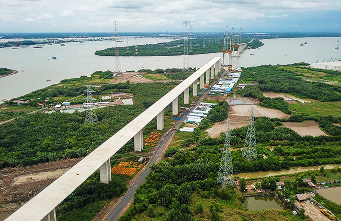 Cao tốc Bến Lức - Long Thành đang xây dựng đoạn qua địa bàn huyện Nhà Bè. Ảnh: Quỳnh Trần.