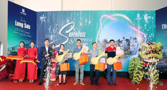 TNR Stars Thái Hòa chào đón cư dân nhận bàn giao shophouse và shopvilla - Ảnh 1.