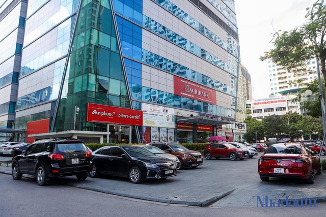 Cận cảnh cao ốc đội thêm 33 tầng xé nát quy hoạch ở Hà Nội - Ảnh 5.