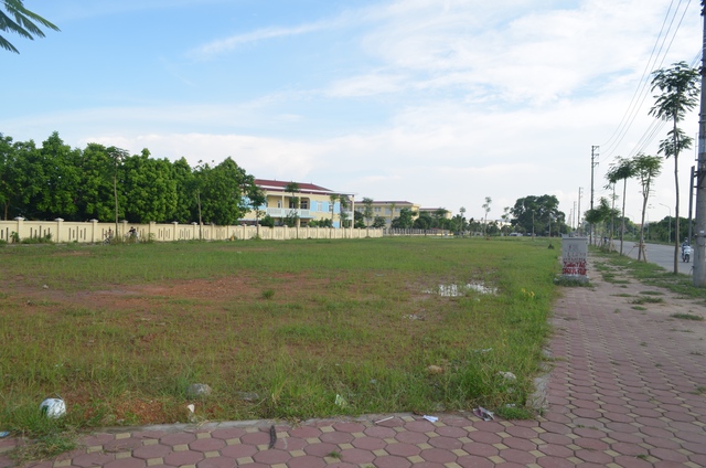 Khu vực quanh Hà Nội lại nhộn nhịp các cuộc đấu giá đất - Ảnh 1.
