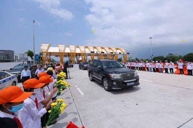 Thủ tướng cắt băng khánh thành đường cao tốc Vân Đồn - Móng Cái - Ảnh 7.