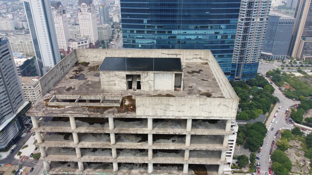 Cảnh hoang tàn của tòa nhà nghìn tỷ đắp chiếu trên đất vàng Hà Nội - Ảnh 6.