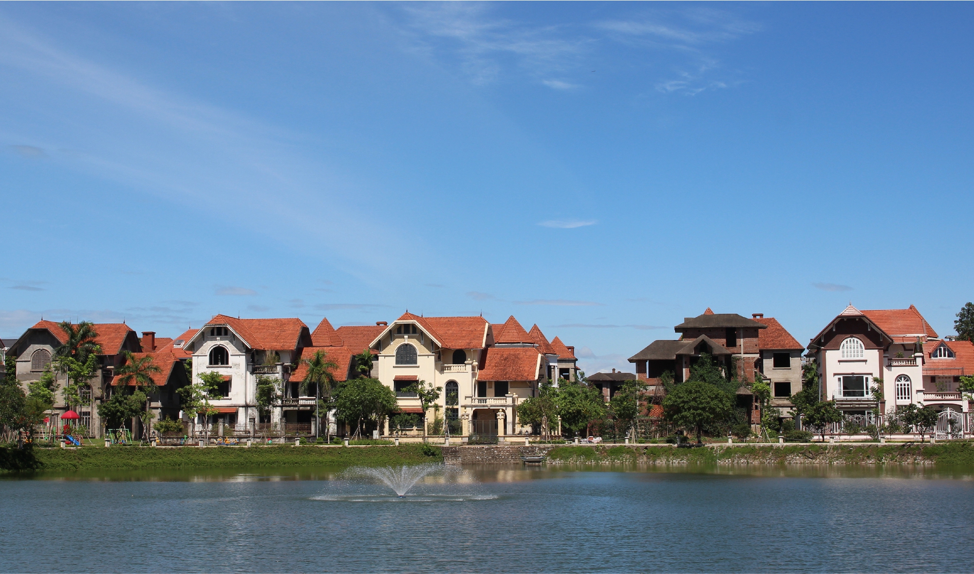 Giới nhà giàu đổ về phía Tây Hà Nội, biệt thự bỏ hoang làng bất ngờ tăng giá gấp 3 - Ảnh 2.