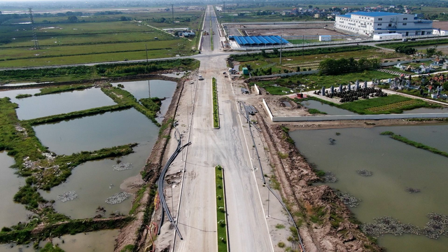 Khu công nghiệp Liên Hà Thái được xây dựng nhanh chóng, bất động sản Thái Bình bứt phá vào cuối năm 2022 - Ảnh 1.