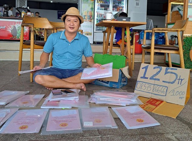 Độc chiêu: Giám đốc bán hơn 100 sổ đỏ, bao vé máy bay từ Hà Nội vào Đồng Nai xem đất - Ảnh 1.