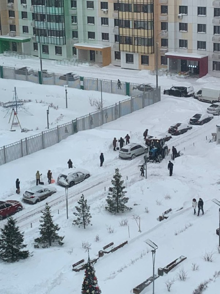 Giao thông ở Moscow rối tung vì tuyết rơi kỷ lục - Ảnh 4.
