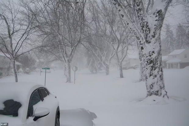     Hình ảnh trận bão tuyết kinh hoàng ở Mỹ khiến hàng chục người thiệt mạng - Ảnh 3.