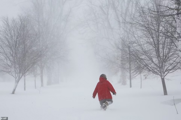     Hình ảnh trận bão tuyết kinh hoàng ở Mỹ khiến hàng chục người thiệt mạng - Ảnh 6.