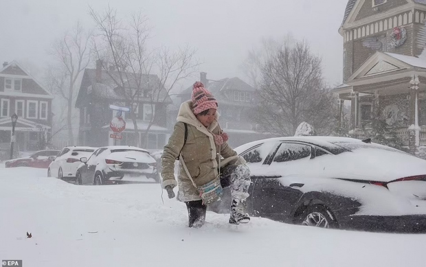     Hình ảnh trận bão tuyết kinh hoàng ở Mỹ khiến hàng chục người thiệt mạng - Ảnh 5.