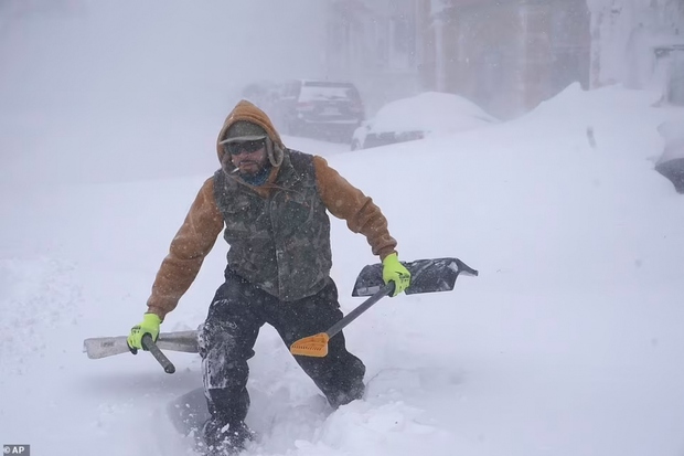     Hình ảnh trận bão tuyết kinh hoàng ở Mỹ khiến hàng chục người thiệt mạng - Ảnh 8.