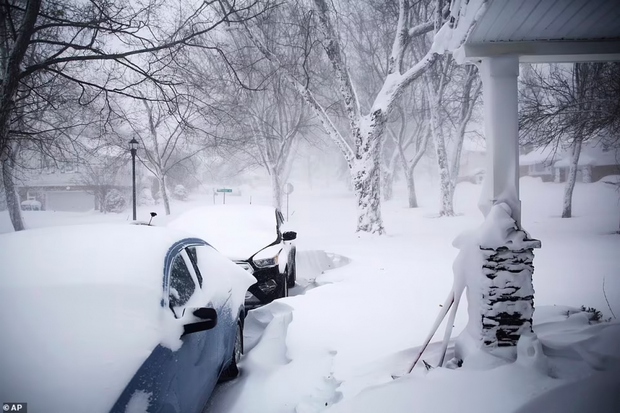     Hình ảnh trận bão tuyết kinh hoàng ở Mỹ khiến hàng chục người thiệt mạng - Ảnh 12.
