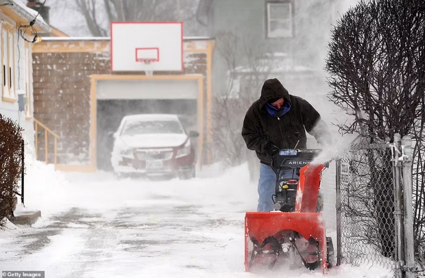     Hình ảnh trận bão tuyết kinh hoàng ở Mỹ khiến hàng chục người thiệt mạng - Ảnh 13.