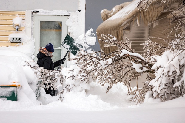 Tổng thống Biden ban bố tình trạng khẩn cấp tại bang New York vì bão tuyết - Ảnh 2.