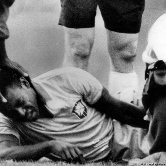 Thương tiếc Vua bóng đá: Nhìn lại 12 khoảnh khắc đời thường của Pele - Ảnh 3.