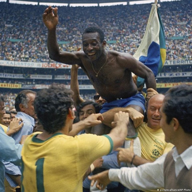 Thương tiếc Vua bóng đá: Nhìn lại 12 khoảnh khắc đời thường của Pele - Ảnh 4.