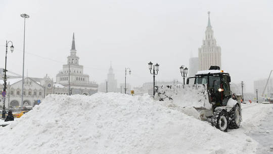 Giao thông Moscow rối ren vì tuyết rơi kỷ lục - Ảnh 1.