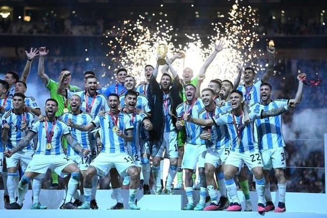 Vô địch World Cup, Argentina có 'cơ hội vàng' vực dậy kinh tế - Ảnh 1.