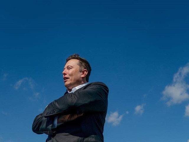     Elon Musk đưa Tesla lên trời rồi đích thân đưa hãng xe điện xuống vực sâu: Vốn hóa thị trường giảm 900 tỷ USD, được xếp ngang hàng với các thương hiệu bình dân - Ảnh 1.