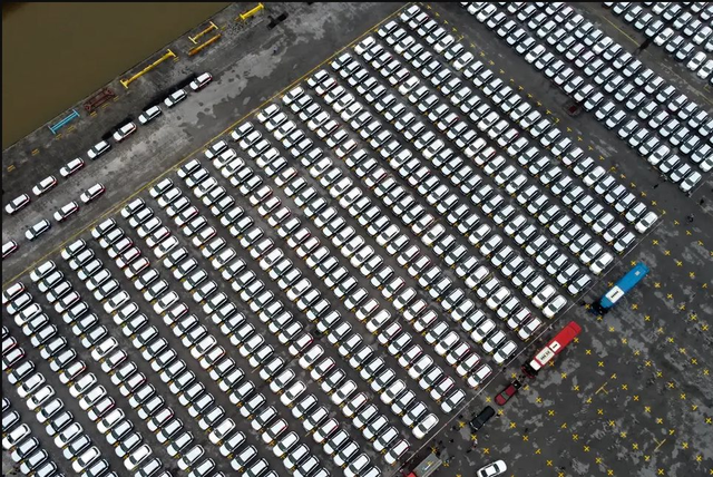 Trong khi Tesla giảm giá, hãng xe điện Trung Quốc phải sắm cả đội tàu vận chuyển để chở xe đi bán - Ảnh 2.
