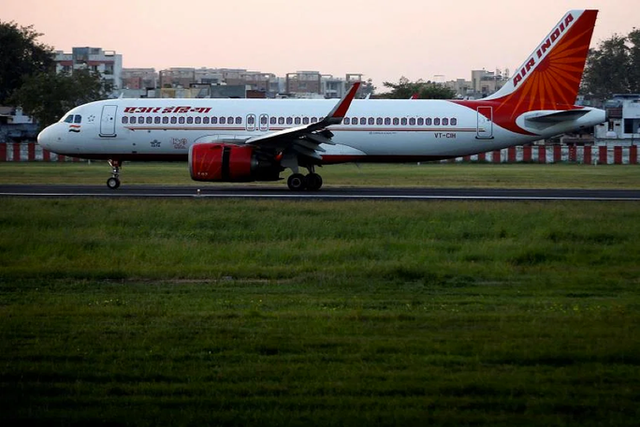 Cái kết đắng của đại gia Ấn Độ tiểu tiện lên người nữ hành khách trên máy bay - Ảnh 2.