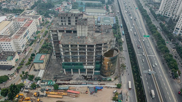 Cận cảnh những tòa nhà chết đứng vì vỡ bong bóng bất động sản năm 2011 - Ảnh 6.