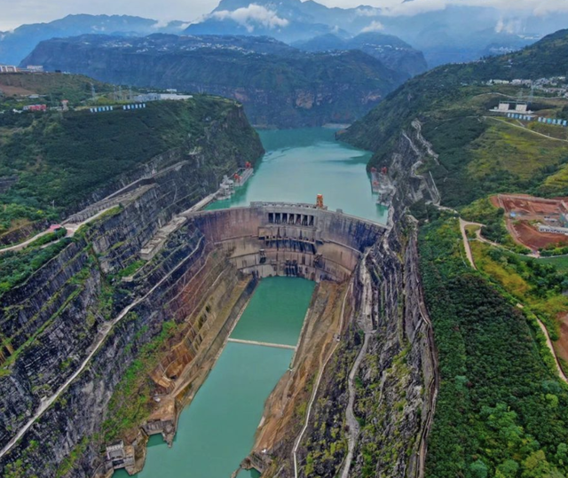Siêu đập lớn thứ 2 sau đập Tam Hiệp ở Trung Quốc vận hành toàn bộ: Vốn đầu tư 560 nghìn tỷ đồng, đủ cung cấp điện cho quốc gia hơn 70 triệu dân - Ảnh 1.