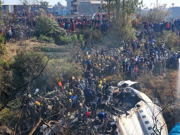 Máy bay Nepal nghiêng 90 độ trước khi rơi khiến 72 người và nhân chứng thiệt mạng - Ảnh 1.