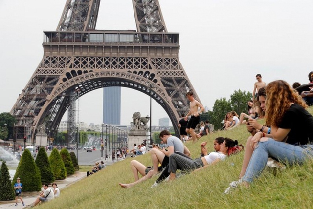     Pháp trải qua năm nóng nhất trong hơn 100 năm và hạn hán kỷ lục - Ảnh 1.