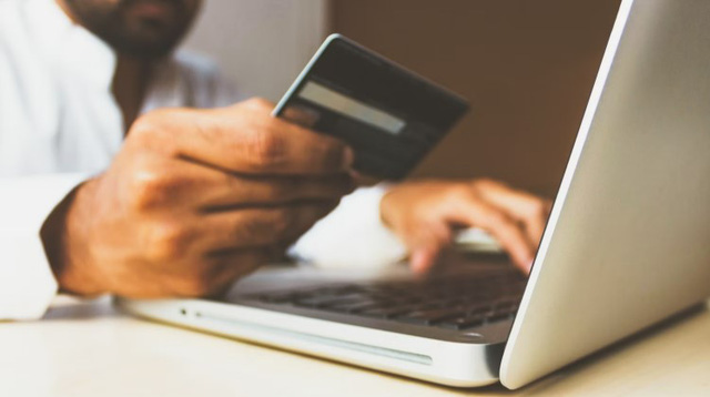 Tại sao bạn nên cân nhắc sử dụng thẻ tín dụng khi mua sắm trực tuyến?  - Ảnh 1 .