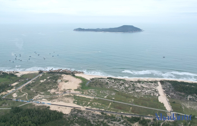 Hơn chục năm, siêu dự án hơn 18.000 tỷ ở Phú Yên chỉ còn bãi đất trống - Ảnh 1.