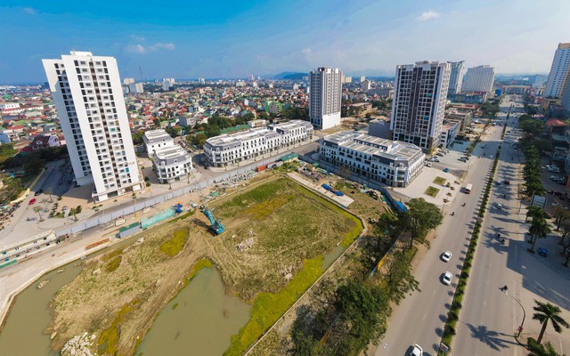 [Photo Essay]    Sắp mở rộng gấp đôi, giá nhà tại trung tâm thành phố này đã lên tới 400 triệu đồng/m2 - Ảnh 2.