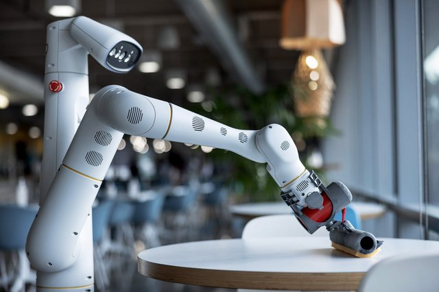 Microsoft muốn dùng ChatGPT để điều khiển robot – liệu có tương lai như phim 