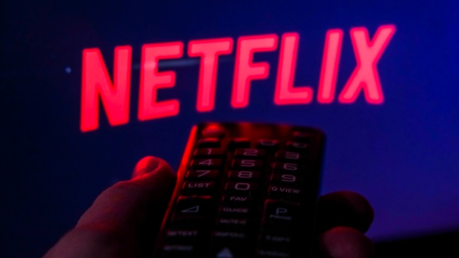 Netflix chính thức thu phí tất cả người dùng dùng chung tài khoản - Ảnh 2.