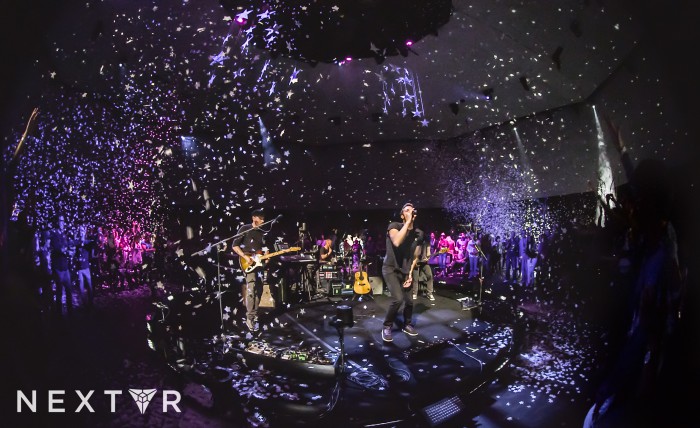 Dùng kính VR để xem concert, đây là điểm thu hút lớn nhất của kính thực tế ảo từ Apple?  - Ảnh 2.