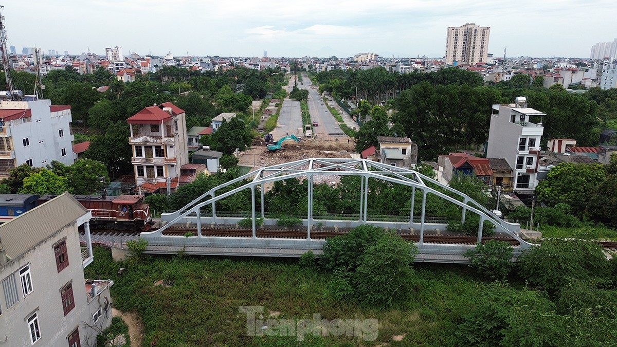 Cầu vượt trên tuyến đường nghìn tỷ ở Long Biên thi công trở lại - Ảnh 9.