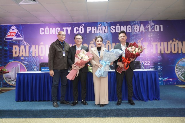 Ca sĩ Khánh Phương tiết lộ về vợ đại gia giải thích về cáo buộc mua cổ phiếu 'chui' - Ảnh 1.