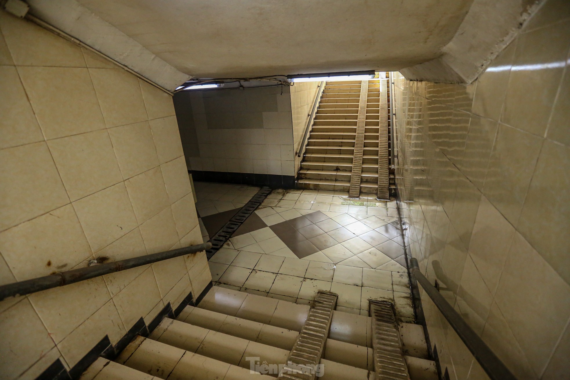 Đường hầm đi bộ tỷ đô đang bị 'lãng quên' ở Hà Nội - Ảnh 3.