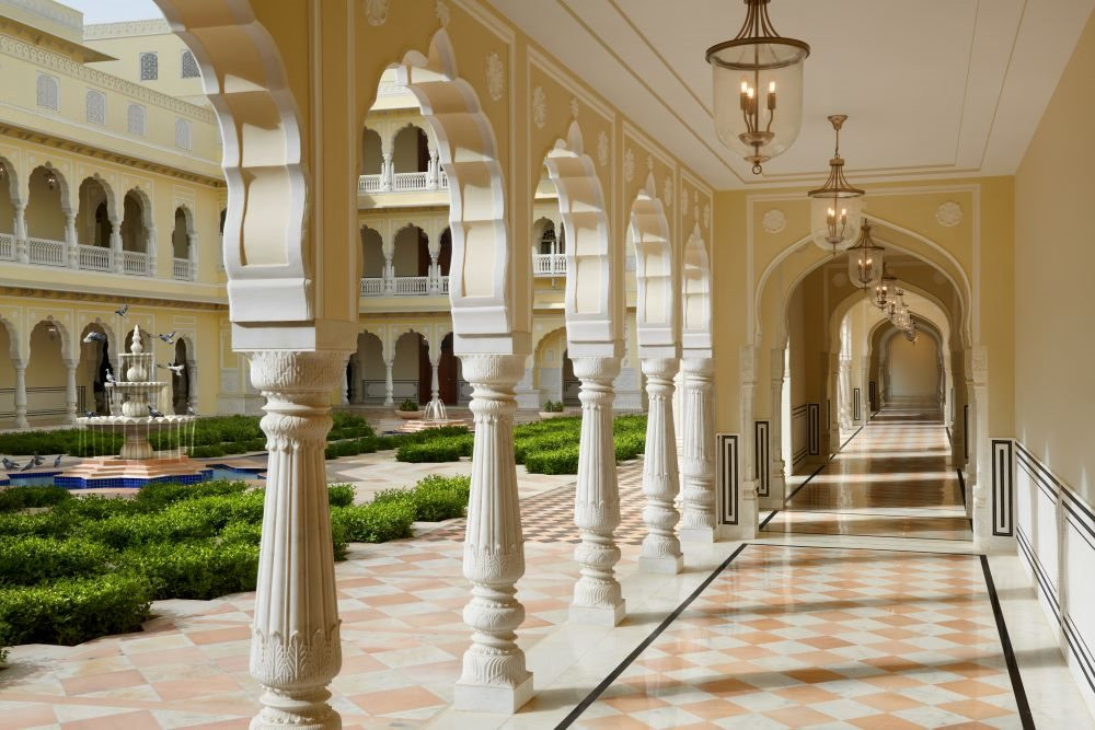 Tỷ phú Ấn Độ xây khách sạn đẹp như cung điện hoàng gia - Ảnh 2