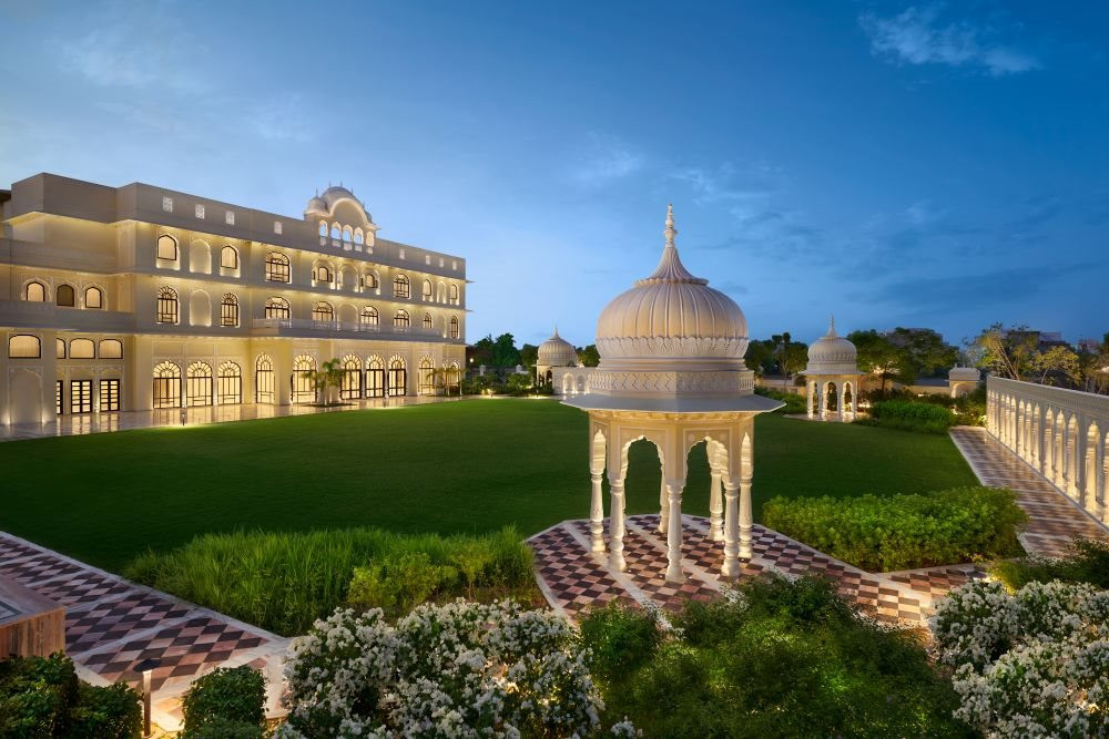 Tỷ phú Ấn Độ xây khách sạn đẹp như cung điện hoàng gia - Ảnh 4