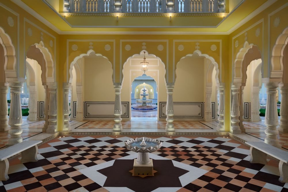 Tỷ phú Ấn Độ xây khách sạn đẹp như cung điện hoàng gia - Ảnh 7