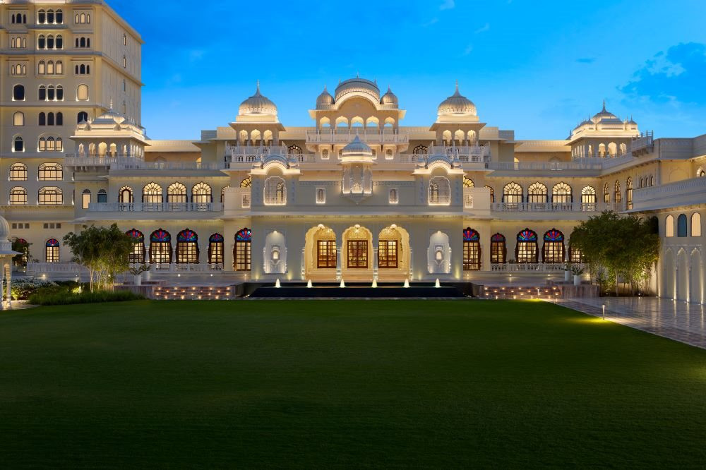 Tỷ phú Ấn Độ xây khách sạn đẹp như cung điện hoàng gia - Ảnh 1