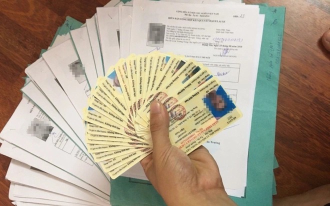 5 loại hồ sơ cần thiết để đổi giấy phép lái xe trực tuyến từ thẻ giấy sang thẻ nhựa - Ảnh 2