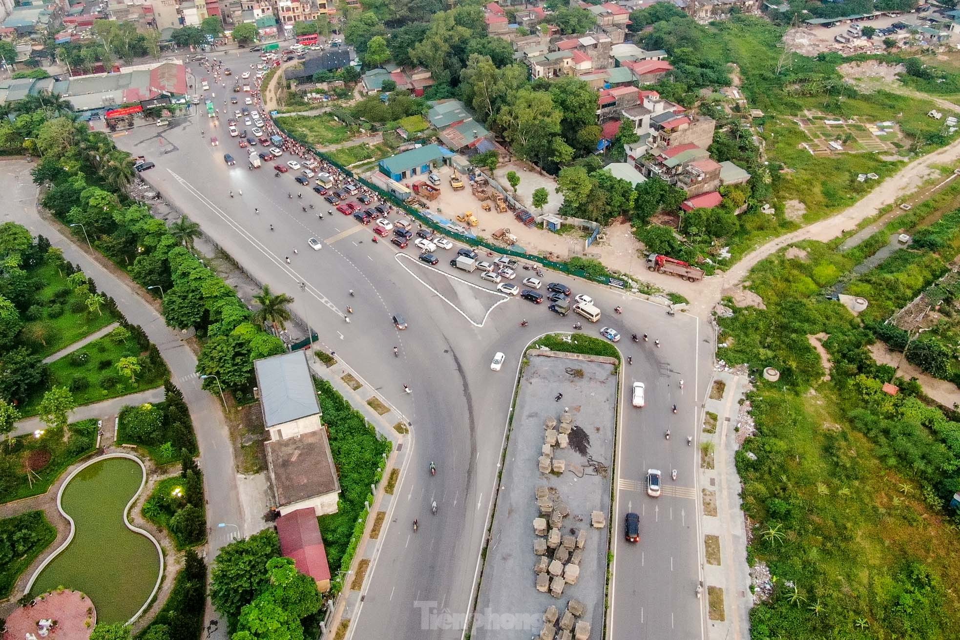 Cầu vượt bỏ hoang trên đại lộ nghìn tỷ ở Hà Nội - Ảnh 4