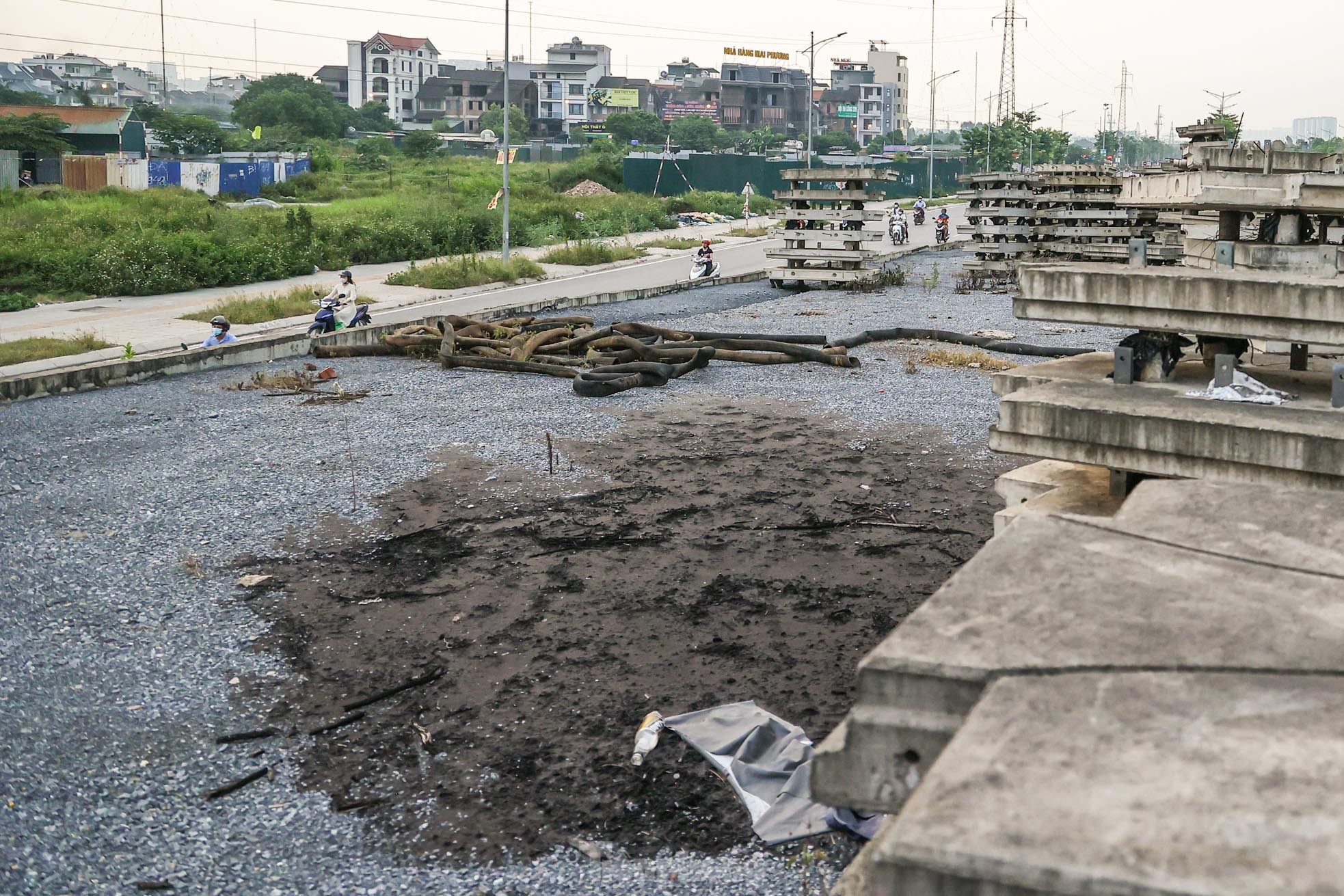 Cầu vượt bỏ hoang trên đại lộ nghìn tỷ ở Hà Nội - Ảnh 10